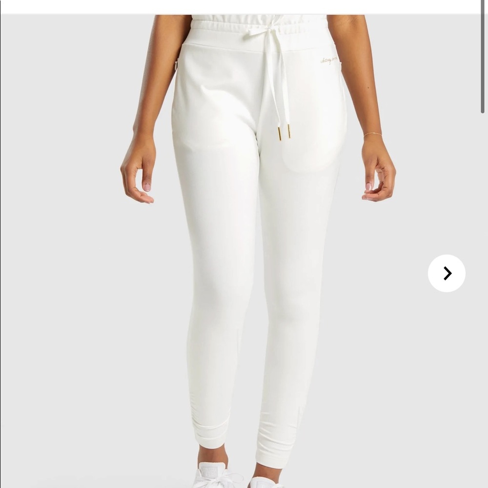 NWT WHITNEYXGYMSHARK UNBLEACHED WHITE JOGGERS (SM)